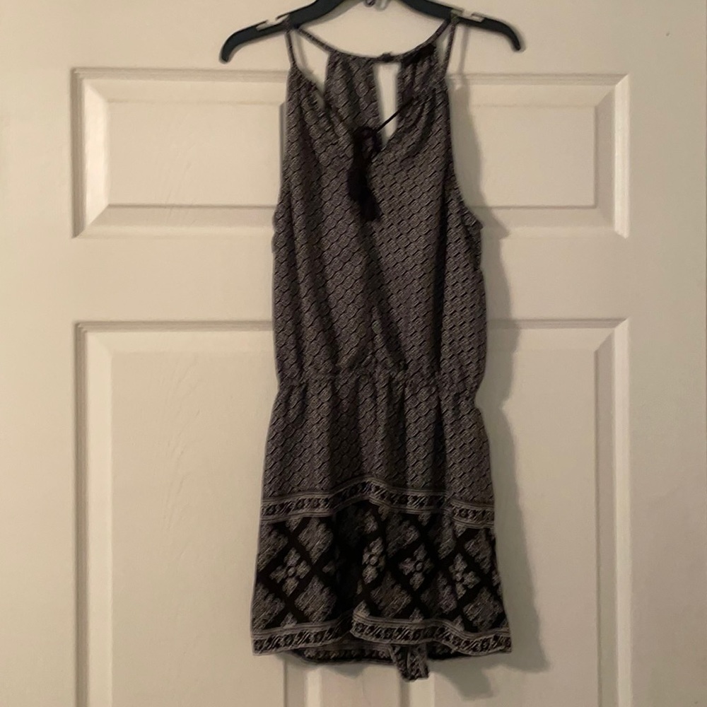 Black and white print romper size small